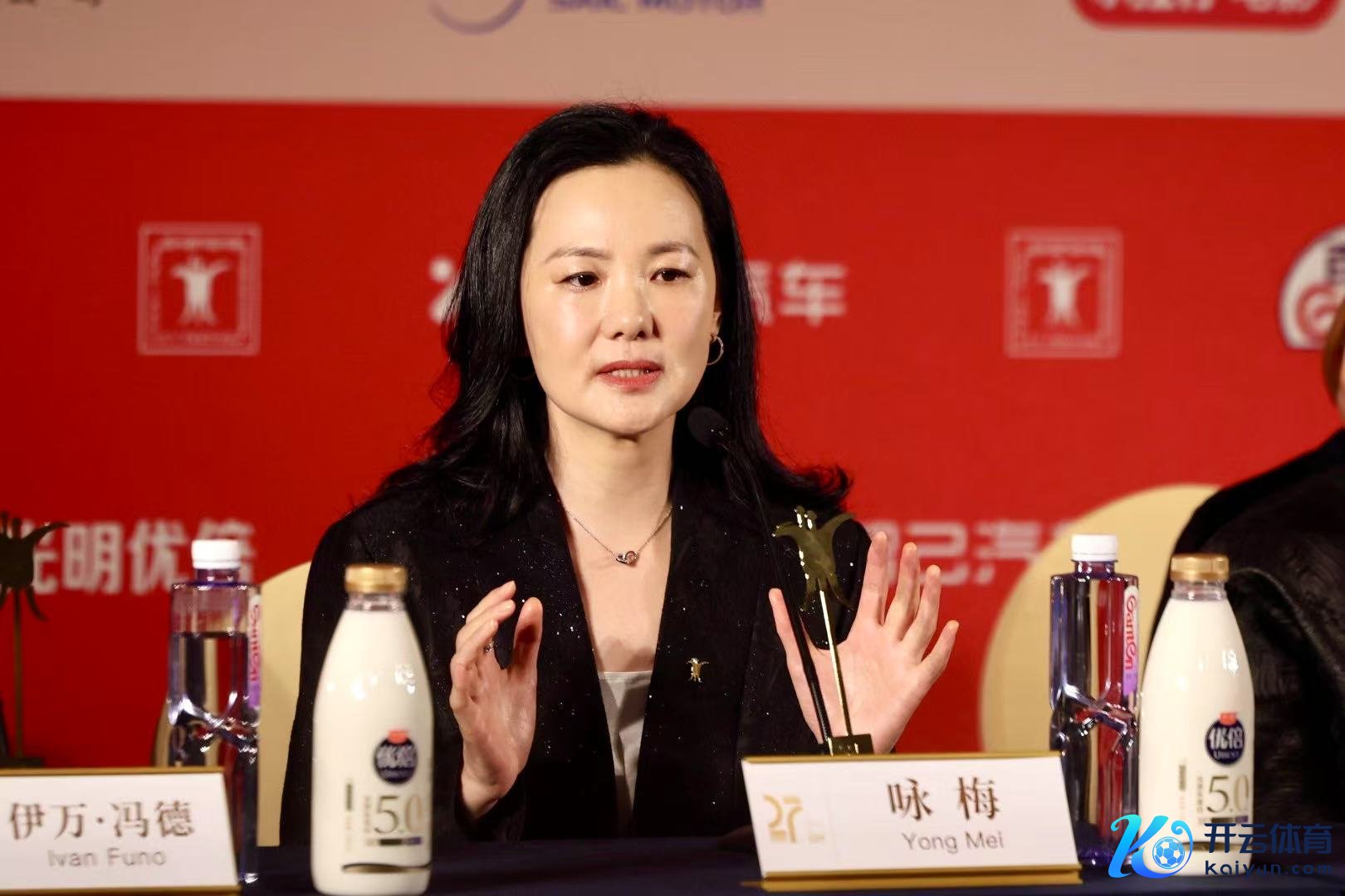 评委咏梅   照相记者/任玉明